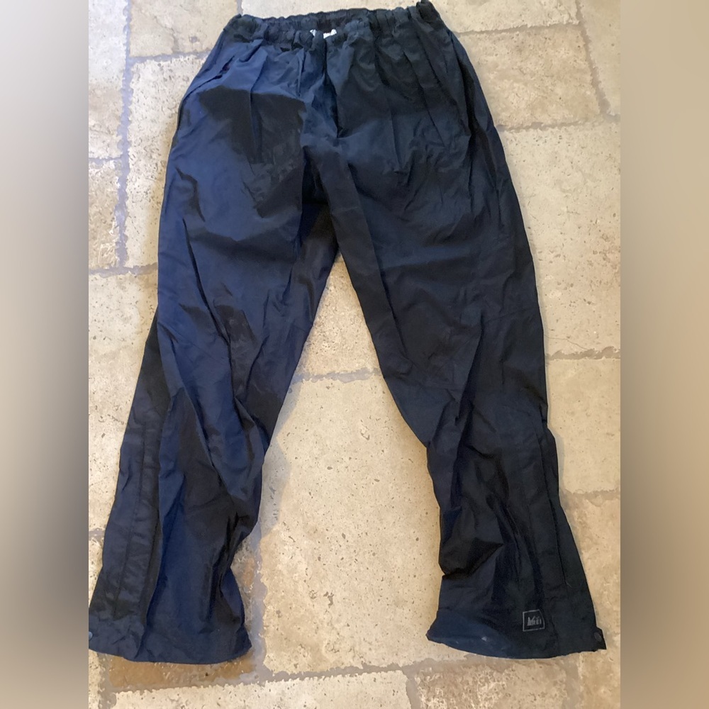 REI waterproof zip button ankle pants SZ  XL 32L Black
@7